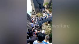 China's Yellow Mountain rammed as tourists make most of National Day holiday