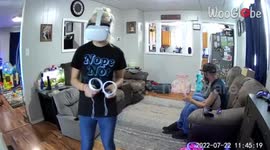 Girl falls into chair while playing VR horror game *FUNNY!*