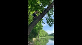 Guy gets whipped by rope while swinging over lake