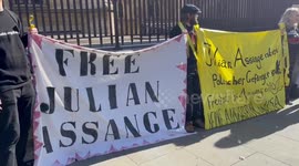 Don’t Extradite Assange! Thousands form human chain circling British Parliament