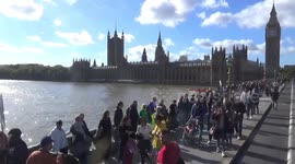 Infinite human chain against Julian Assange's extradition stretches in London