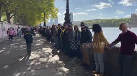 Long human chain around UK Parliament to demand release of Julian Assange