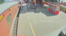 Agile cop saves man trying to board moving train in northern India