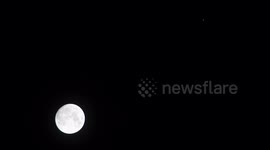 Stunning rare conjunction of the moon and Jupiter spotted in East London