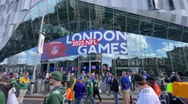 NFL Giants and Packers fans arrive at Tottenham Hotspur Stadium. New York Giants vs Green Bay Packers. NFL 2022 London Games. American Football in the UK