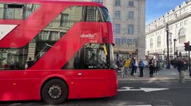 UK: ‘Just Stop Oil’ Protesters Block Roads At Piccadilly Circus