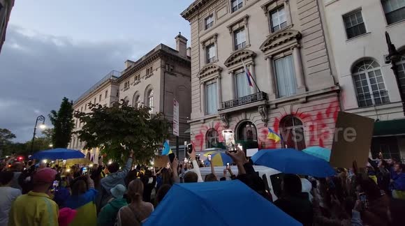Ukrainians Sing National Anthem outside of NYC Russian Consulate