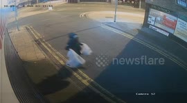 Burglars break into shop using ladder and steal 25,000 worth of merchandise