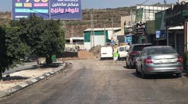 Israeli forces close the entrance Deir Sharaf leading to Nablus
