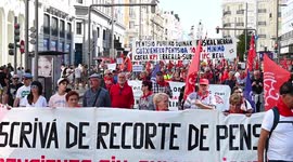Tens of thousands demonstrate in Madrid to demand inflation-linked increases in salaries and pensions