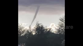 Landspout develops in Phoenix, US