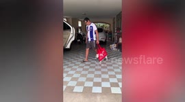 Clever pet owner cut holes in cheap shopping bags for convenient dog carrier hack