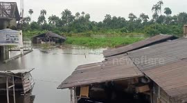 Catastrophic flooding in Nigeria leaves at least 600 dead