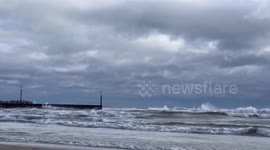 US: Early Winter Storm Brings Gale-Force Winds To Great Lakes