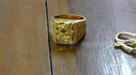 Thai taxi driver buys wife gold bracelet using five years' worth of pocket change