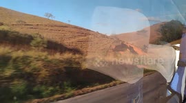 Estradas mineiras com muitas curvas e muitas montanhas e colinas lindas