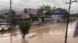 Typhoon Nalgae floods gym and submerges cars in southern Philippines
