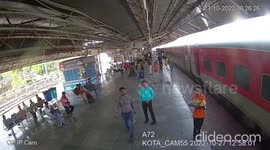 Cop's agility saves life of woman who slipped while boarding running train in northern India