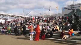 Hundreds of cosplayers descend on London for Comic Con