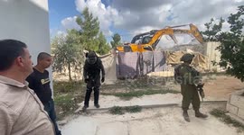 Israeli bulldozers demolish two Palestinian-owned houses