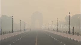 Primary schools to shut in Delhi after air quality continues to deteriorate