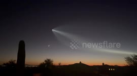 Beautiful plume from the launch of the Falcon 9 rocket in the night sky!