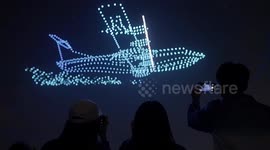 Hundreds of drones perform in sky to celebrate university's 70th anniversary in China
