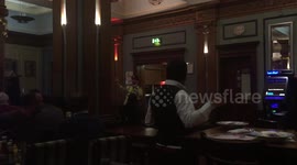 Police evacuate pub in Baker St due to bomb scare