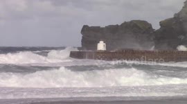 Missing person in storm at Portreath