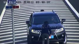 How to stupidly get your car illegally back onto a highway in China