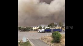 Pinery bushfire spreads through South Australia town