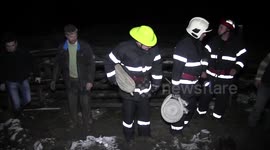 Horse rescued from mud in Romania