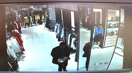 Alleged thief sneaks fur coat into his trousers
