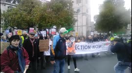 Large Unionist protest in march past Parliament