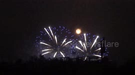Beautiful Bonfire Night fireworks seen in Londons Kensington