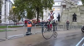 RM Veteran Car Run 2022: horseless carriages and Penny Farthing drive through Wellington Arch
