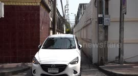 Extremely narrow road provides shortcut for busy drivers in Thailand