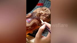 Chinese woman makes impressive dragon-shaped lacquer thread sculpture on bottle