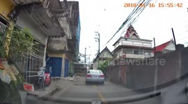 Driver squeezes through extremely narrow road to escape traffic in Thailand