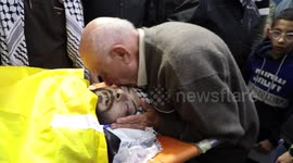 Palestinians carry the body of Raafat Issa, who was shot killed by Israeli forces, in the West Bank city of Jenin