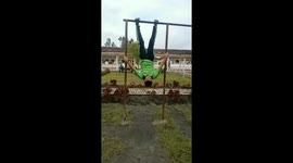 Tough fail! Unsuccessful acrobat falls head first