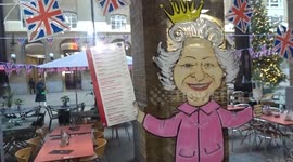The Queen portrait decorates Italian restaurant Cinq in Christmassy Hays Galeria in London