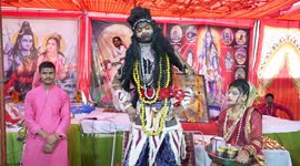 Magician dressed as Hindu deity swallows dozens of razor blades