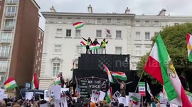 Chaotic scenes outside Iranian Embassy as hundreds demand regime change