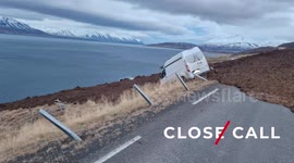 Mudslide almost engulfs passing vehicles in Iceland