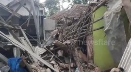 Indonesian earthquake aftermath: Victims evacuate, find shelter amidst rubble