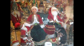 Santa Claus and his wife, puppets with a natural size in a toy shop