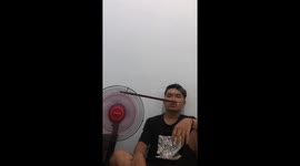 Unusual lifehack! Man smokes with the help of a fan