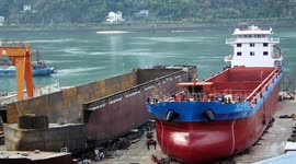 Workers Build Ships on The Banks of The Yangtze River in Yichang, China