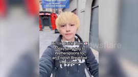 Japanese vlogger reviews Wetherspoons full English fry-up and raves about everything - apart from the black pudding